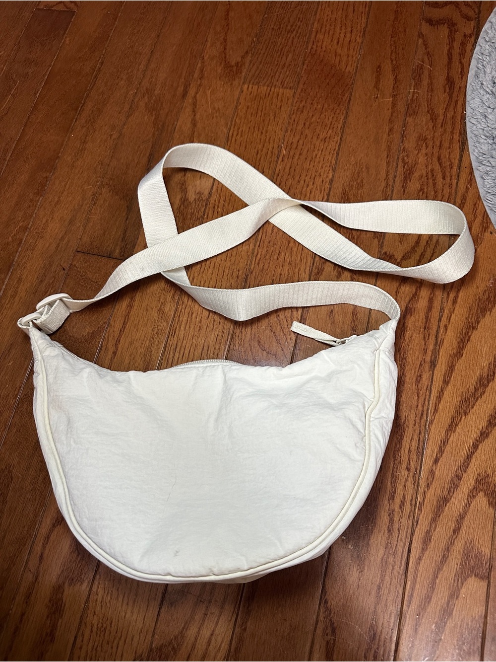 Uniqlo Cream Crescent Crossbody Bag - Picture 2 of 7